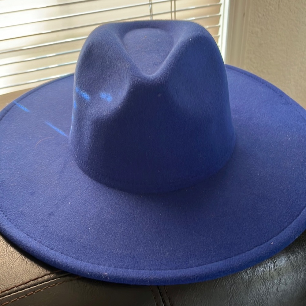 Women’s fedora brim hat